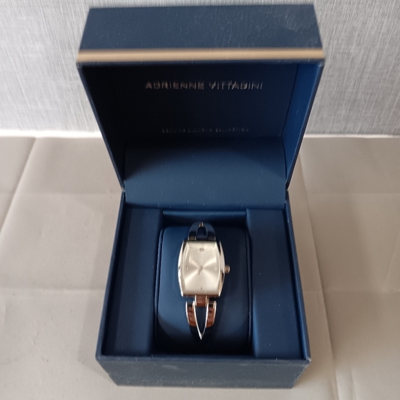 Adrienne Vittadini Genuine Diamond Collection Silver Tone Metal Analog Watch nib - Picture 1 of 14